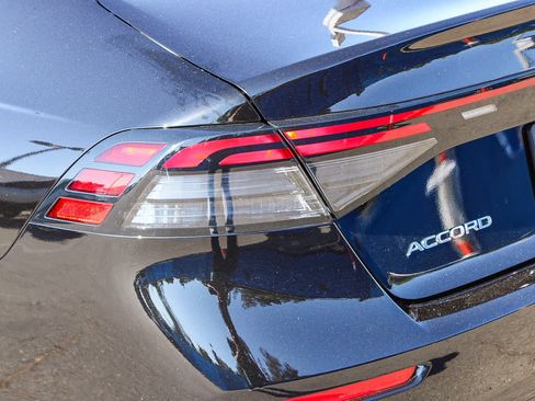 Certified 2025 Honda Accord SE image 9