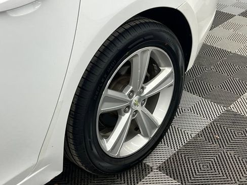 Used 2016 Chevrolet Cruze LT image 13