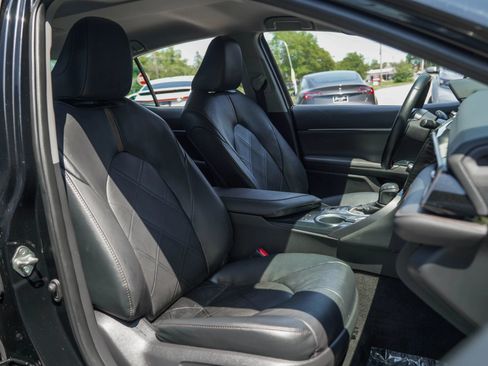 Used 2019 Toyota Camry XLE FWD image 25