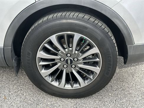 Used 2019 Lincoln Nautilus Select image 11