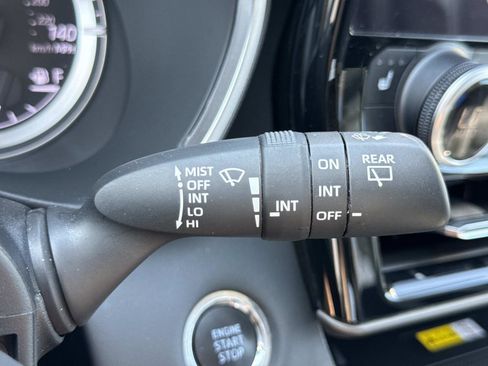 Used 2023 Toyota Highlander XLE image 12