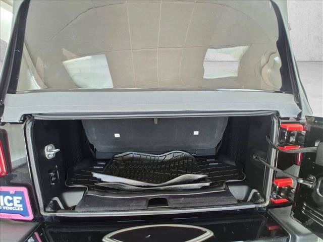 Used 2018 Jeep Wrangler Sahara w/ Connectivity Group AWD/4WD image 6