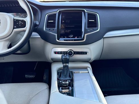 Used 2017 Volvo XC90 T6 Momentum w/ Vision Package image 12
