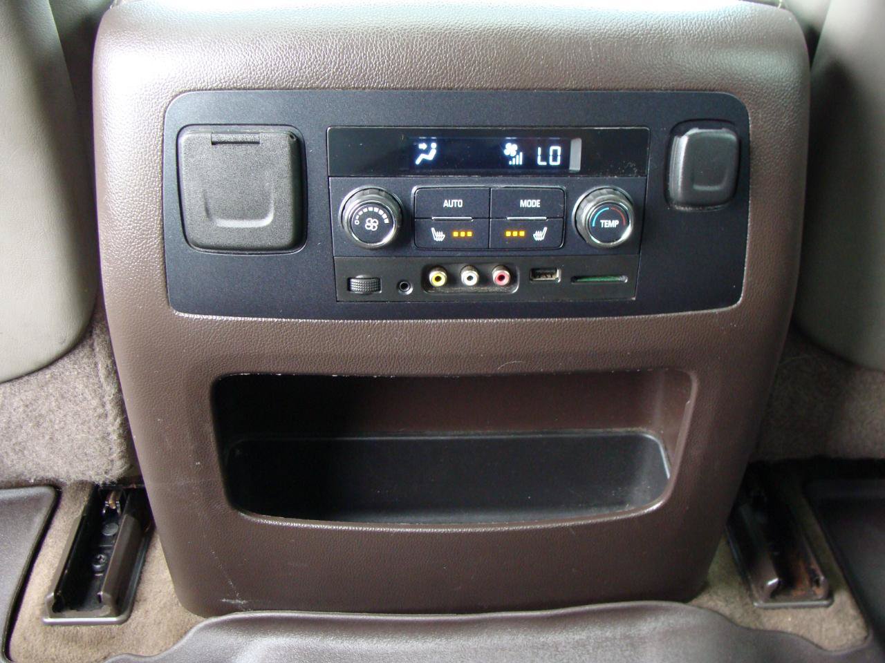 Used 2015 GMC Yukon XL Denali w/ Touring Package AWD/4WD image 38