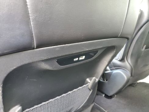 Used 2024 Chrysler Pacifica Touring-L FWD image 10
