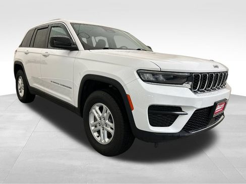 Used 2023 Jeep Grand Cherokee Laredo w/ Trailer Tow Prep Group (B) AWD/4WD image 8