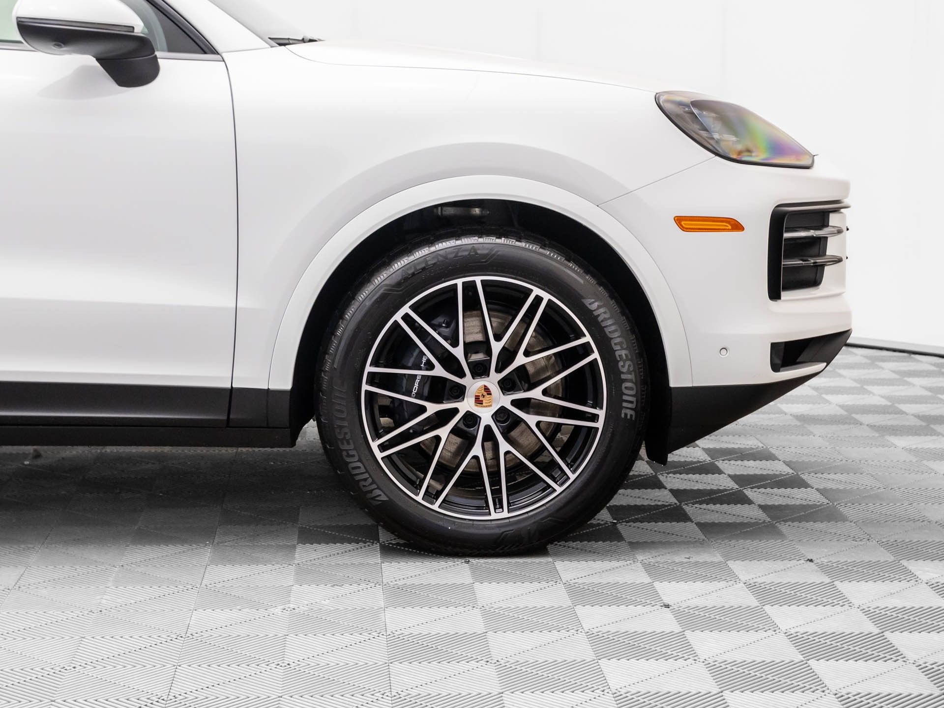 Certified 2026 Porsche Cayenne AWD/4WD image 33