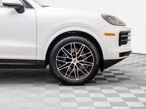 Certified 2026 Porsche Cayenne AWD/4WD image 33