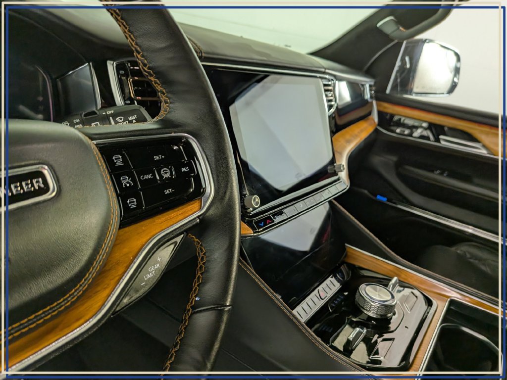 Used 2023 Jeep Grand Wagoneer Series III AWD/4WD image 24