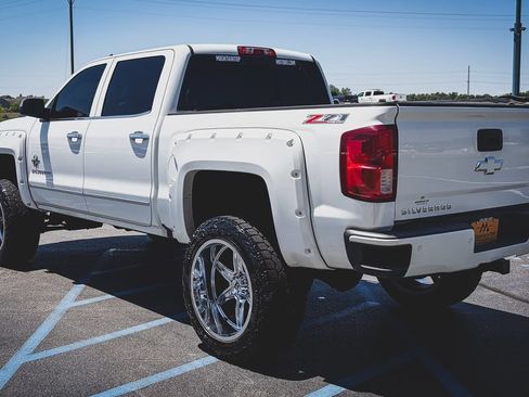 Used 2017 Chevrolet Silverado 1500 LTZ Z71 w/ LTZ Plus Package AWD/4WD image 11