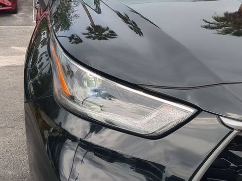 Used 2021 Toyota Highlander XLE FWD image 10