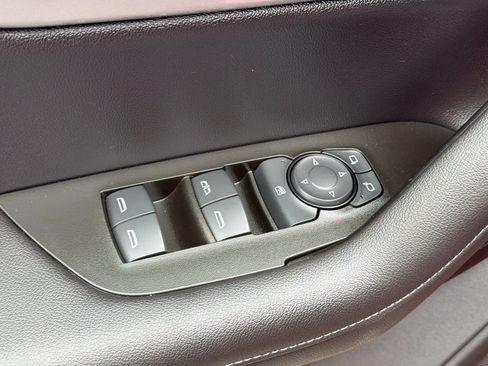 Used 2021 Chevrolet Blazer LT w/ LPO, Black Accent Package FWD image 11