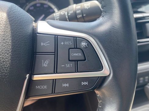 Used 2022 Toyota Highlander XSE AWD/4WD image 30