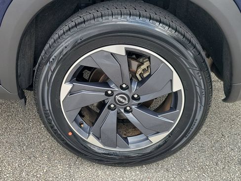 Used 2025 Nissan Rogue SV FWD image 5