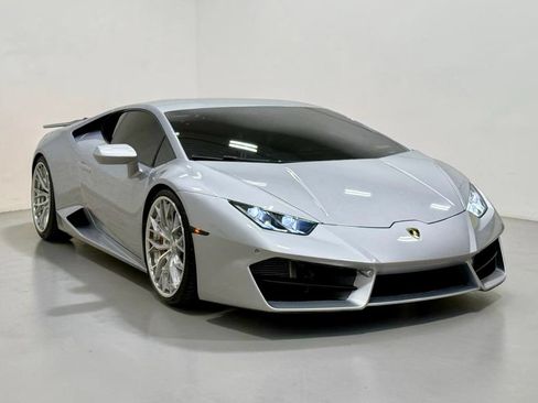 Used 2017 Lamborghini Huracan LP 580-2 RWD image 8