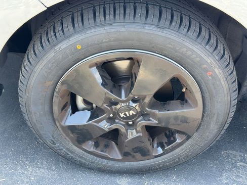 Used 2019 Kia Soul FWD image 17