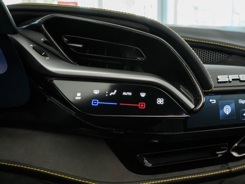 Used 2024 Ferrari SF90 Spider image 29