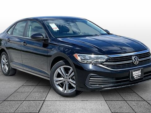 Used 2024 Volkswagen Jetta SE FWD image 2