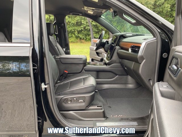 Used 2025 GMC Yukon Denali AWD/4WD image 18