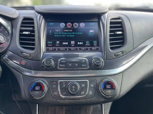 Used 2017 Chevrolet Impala LT FWD image 19