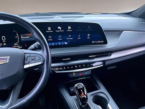 Used 2024 Cadillac XT4 Premium Luxury image 6