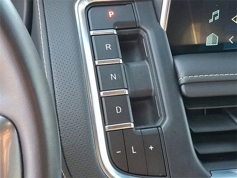 Used 2024 Chevrolet Suburban Premier image 14