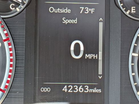 Used 2023 Lexus GX 460 Premium w/ Accessory Package AWD/4WD image 25