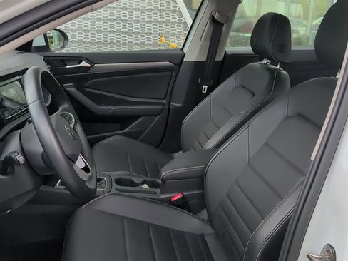 Used 2022 Volkswagen Jetta SE w/ Panoramic Sunroof Package image 14