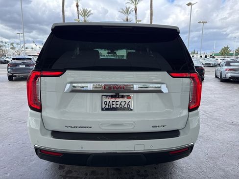 Used 2022 GMC Yukon SLT w/ SLT Premium Package image 4