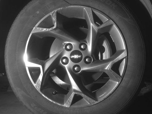 Used 2025 Chevrolet Trax LT FWD image 13