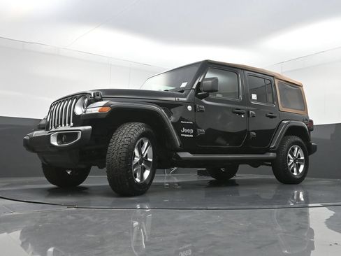 Used 2022 Jeep Wrangler Unlimited Sahara w/ Cold Weather Group AWD/4WD image 24