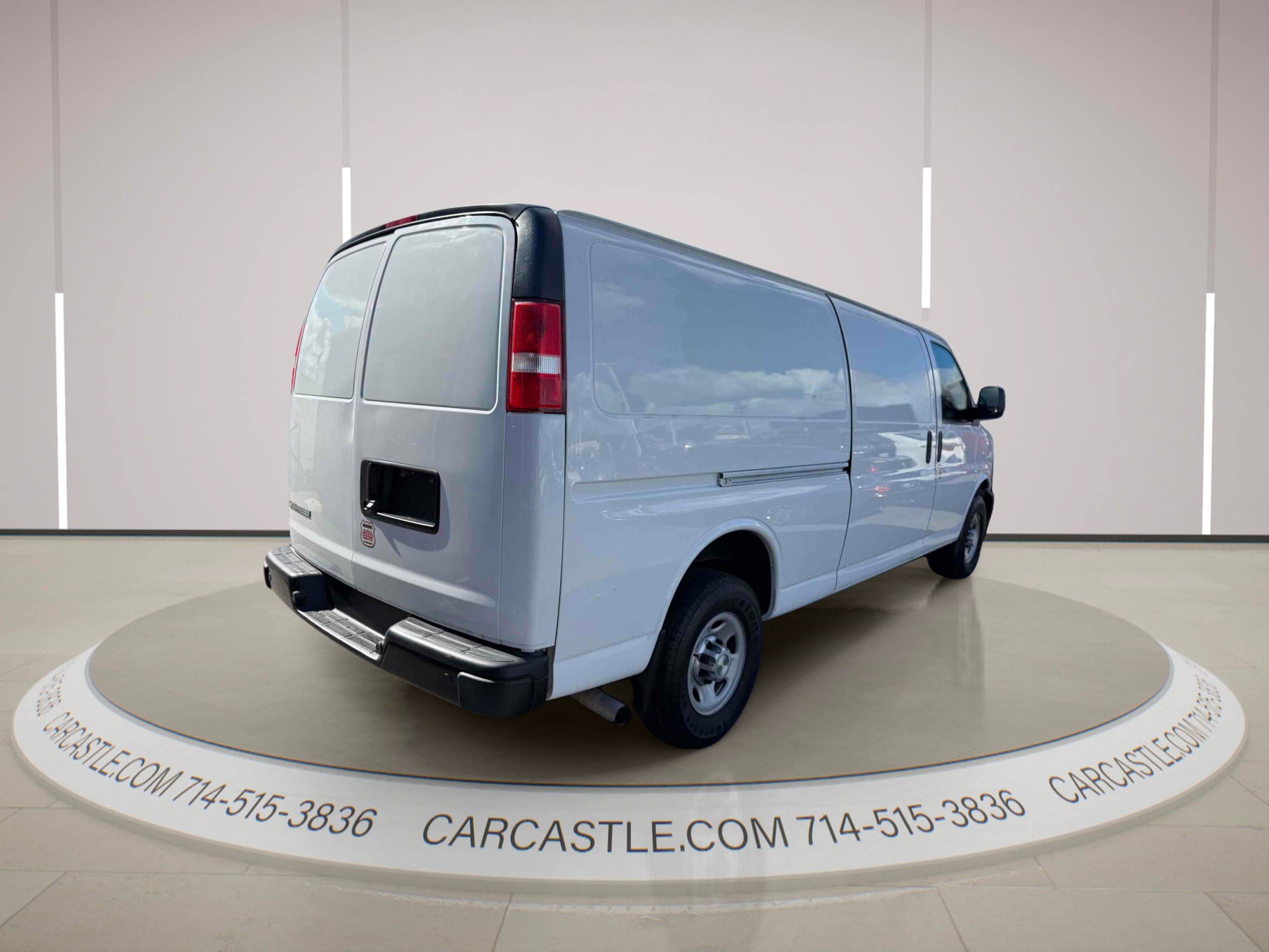 Used 2020 Chevrolet Express 3500 Extended w/ Driver Convenience Package RWD image 3