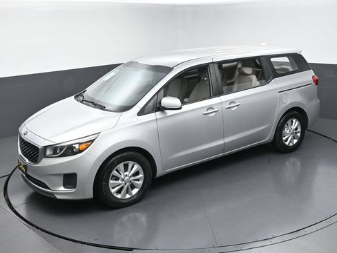 Used 2018 Kia Sedona L FWD image 39