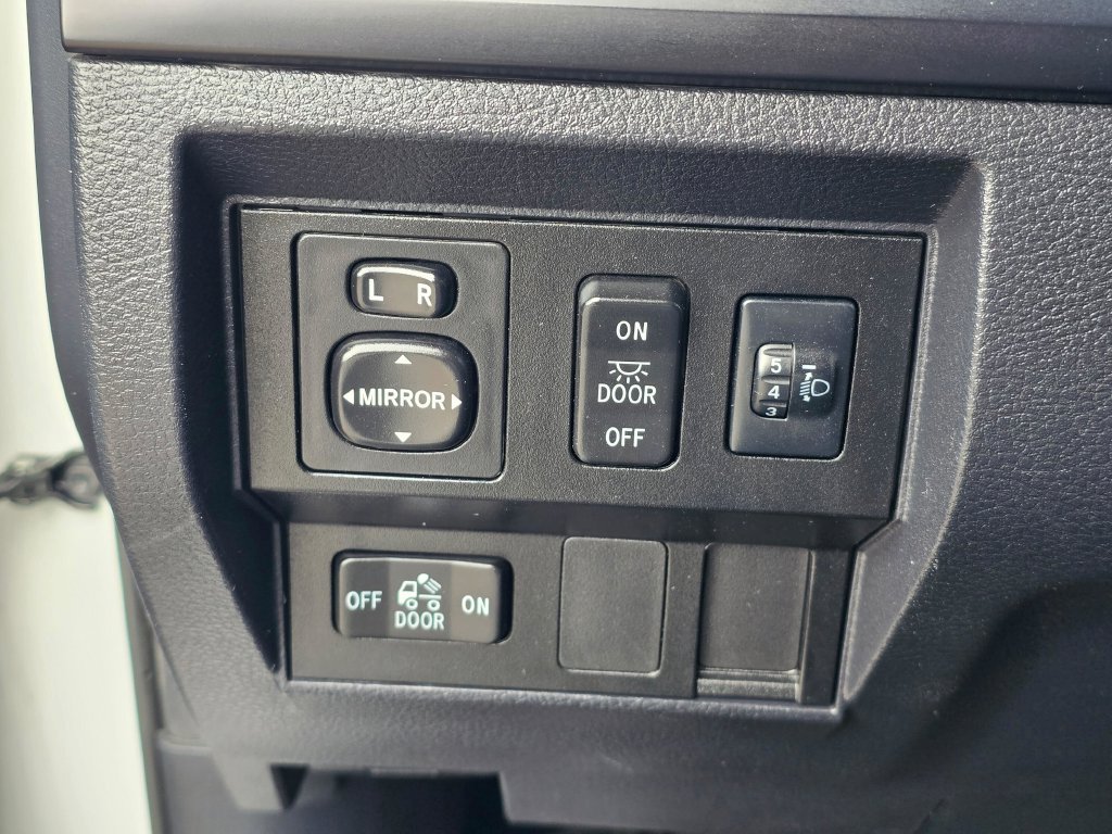 Used 2017 Toyota Tundra SR AWD/4WD image 31