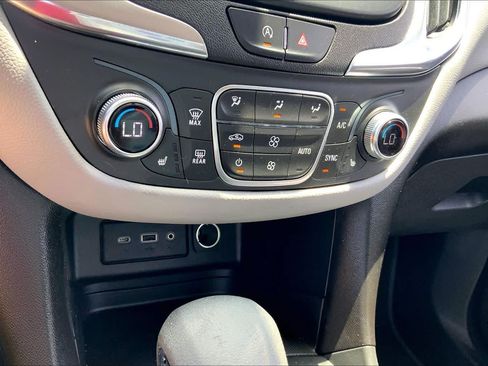 Used 2023 Chevrolet Equinox LT FWD image 32