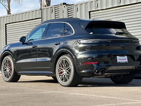 New 2026 Porsche Cayenne Turbo image 3