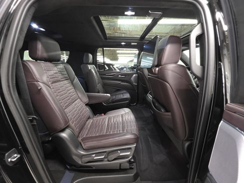 Used 2023 Cadillac Escalade ESV V AWD/4WD image 26