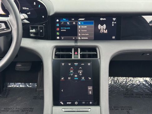 Used 2023 Porsche Taycan image 22