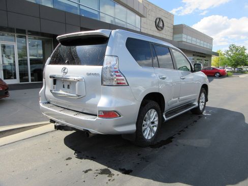 Used 2014 Lexus GX 460 w/ Premium Package AWD/4WD image 9