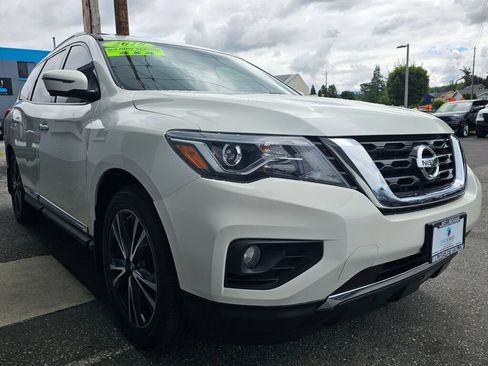 Used 2018 Nissan Pathfinder Platinum AWD/4WD image 6