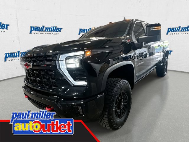 Used 2025 Chevrolet Silverado 2500 ZR2 w/ Technology Package AWD/4WD image 1