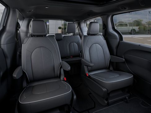 New 2026 Chrysler Pacifica Limited w/ S Appearance Package image 39
