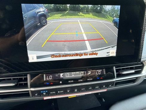 Used 2026 Toyota Sienna Limited FWD image 24