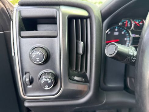 Used 2019 Chevrolet Silverado 1500 LT AWD/4WD image 24