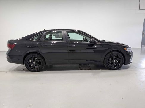 Used 2025 Volkswagen Jetta SE FWD image 7