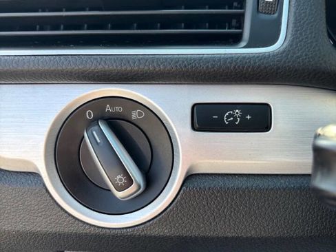 Used 2012 Volkswagen Passat 2.5 SE image 20