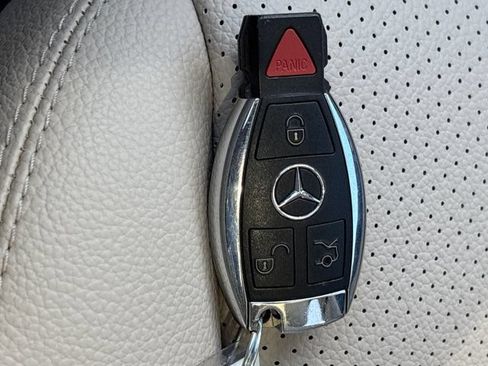 Used 2018 Mercedes-Benz GLC 300 4MATIC image 37