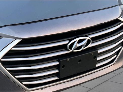 Used 2018 Hyundai Elantra SE FWD image 28