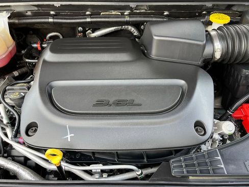 Used 2023 Chrysler Pacifica Touring-L image 24