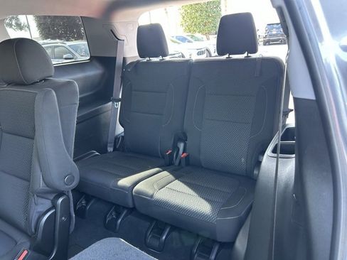 Certified 2023 GMC Acadia SLE w/ Driver Convenience Package image 16